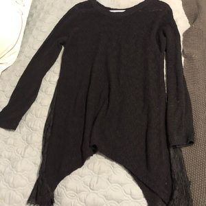 Black high low sweater